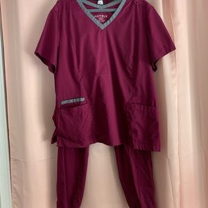 *LIKE NEW* Maroon Scrub Set L/XL
